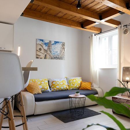 Central Split Rooms And Apartments Paese מראה חיצוני תמונה