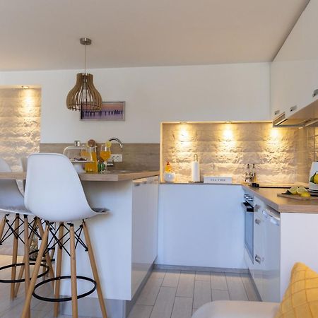 Central Split Rooms And Apartments Paese מראה חיצוני תמונה