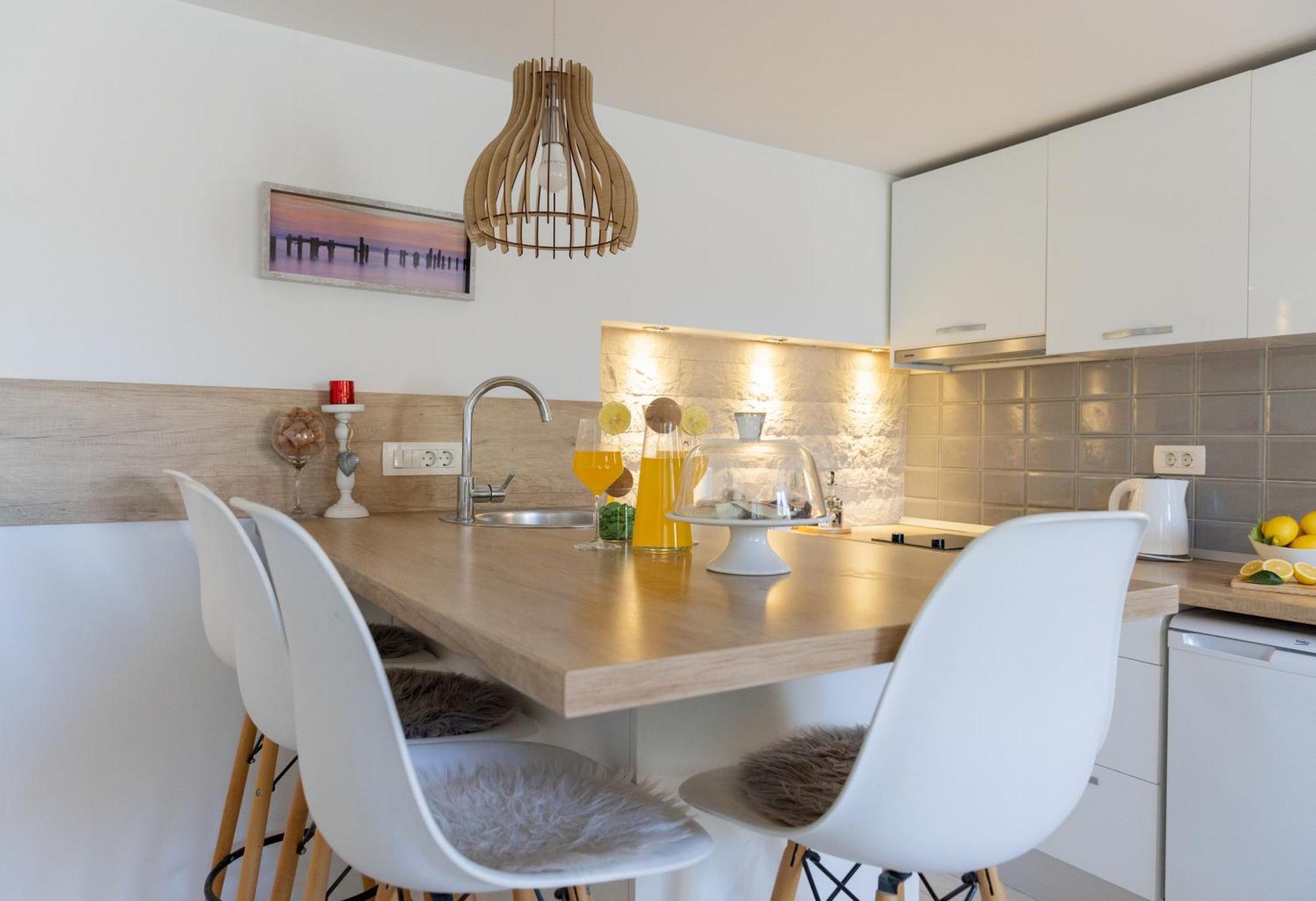 Central Split Rooms And Apartments Paese מראה חיצוני תמונה