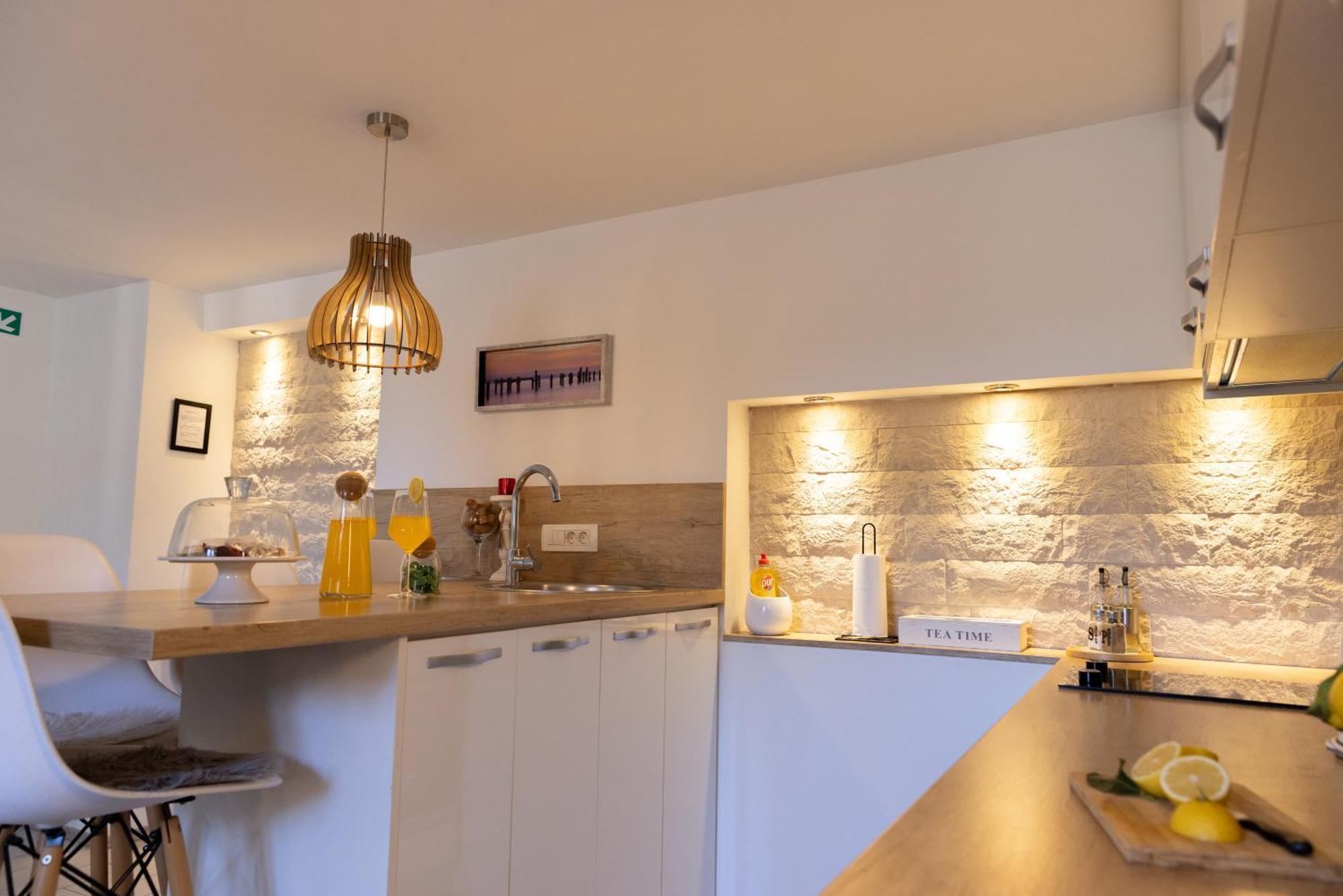 Central Split Rooms And Apartments Paese מראה חיצוני תמונה