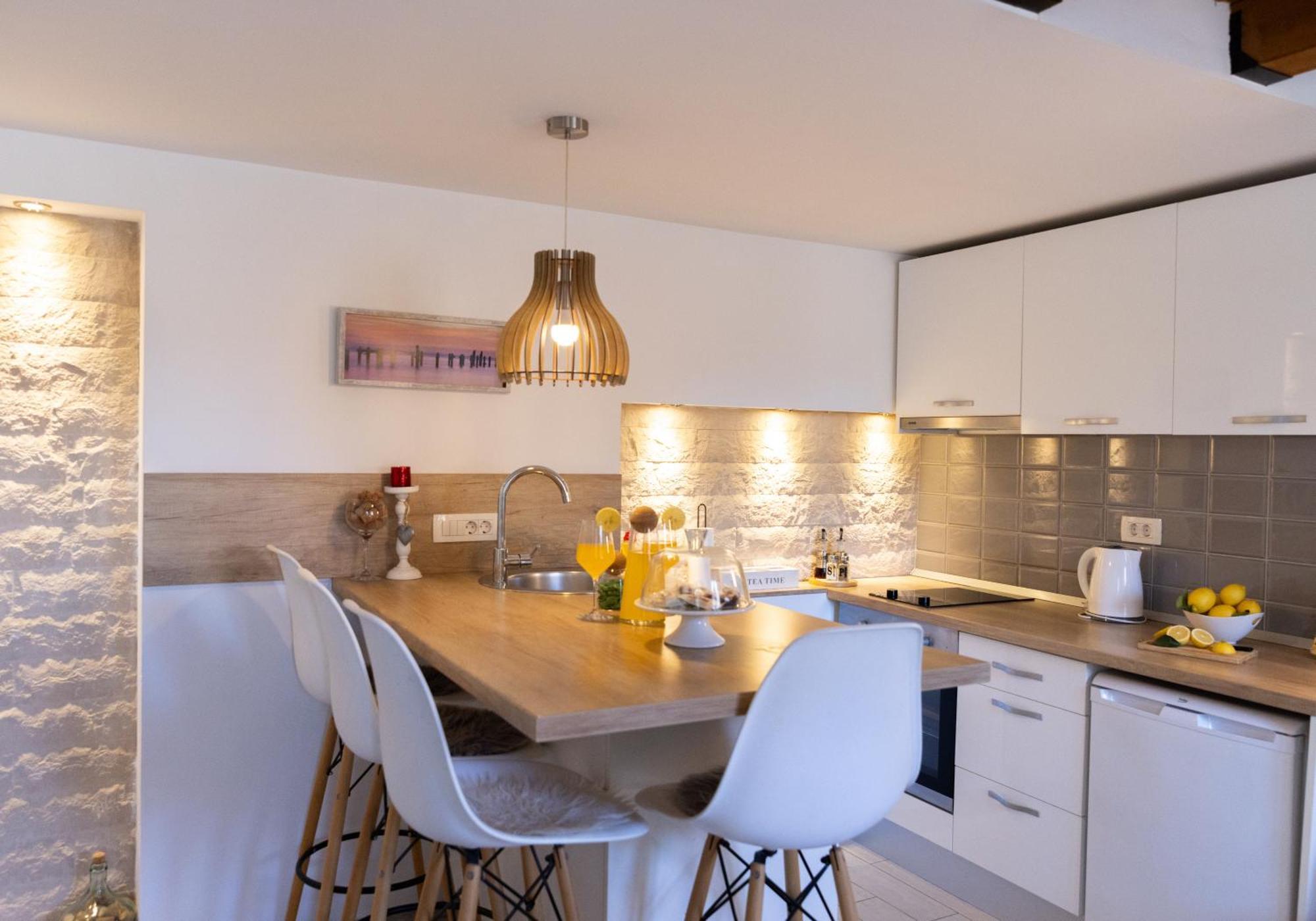 Central Split Rooms And Apartments Paese מראה חיצוני תמונה