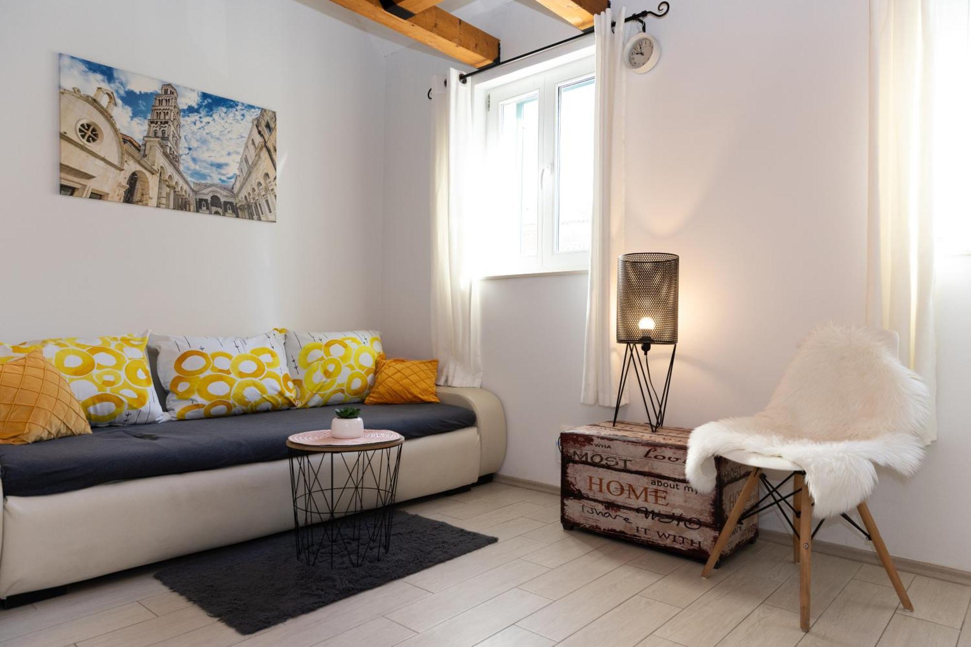 Central Split Rooms And Apartments Paese מראה חיצוני תמונה