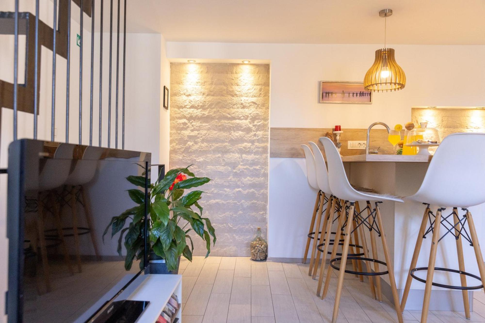 Central Split Rooms And Apartments Paese מראה חיצוני תמונה