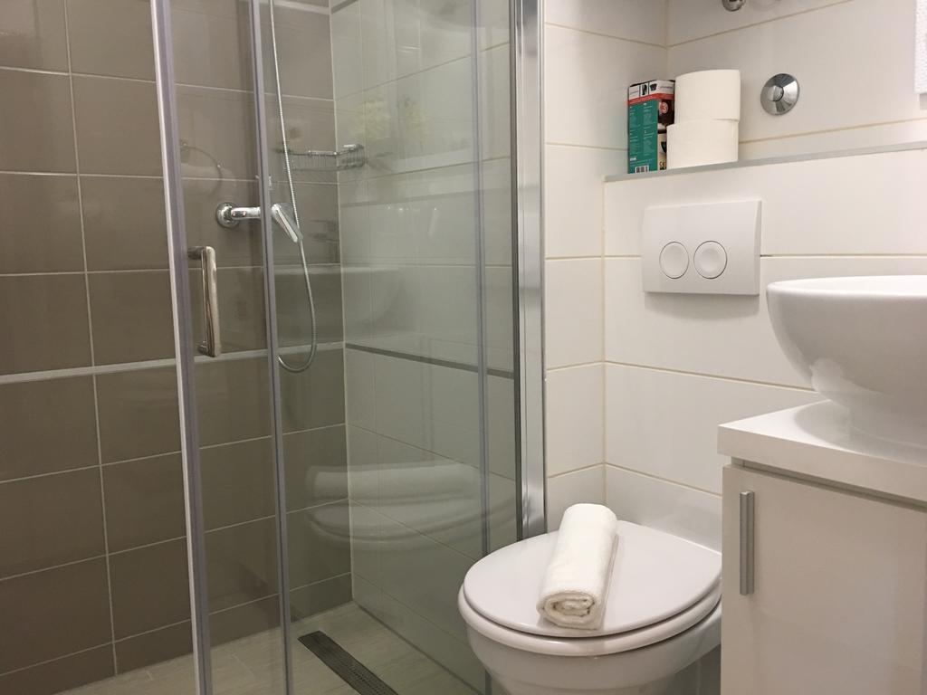 Central Split Rooms And Apartments Paese מראה חיצוני תמונה