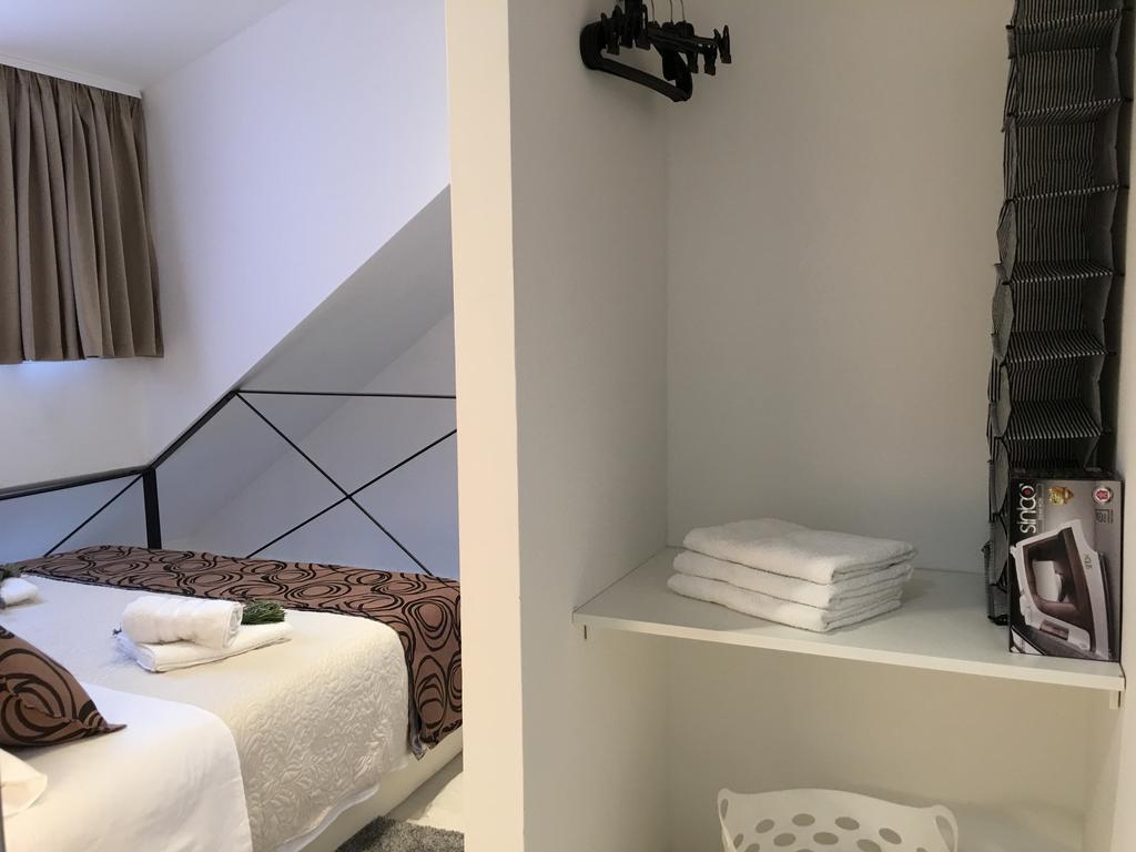 Central Split Rooms And Apartments Paese מראה חיצוני תמונה