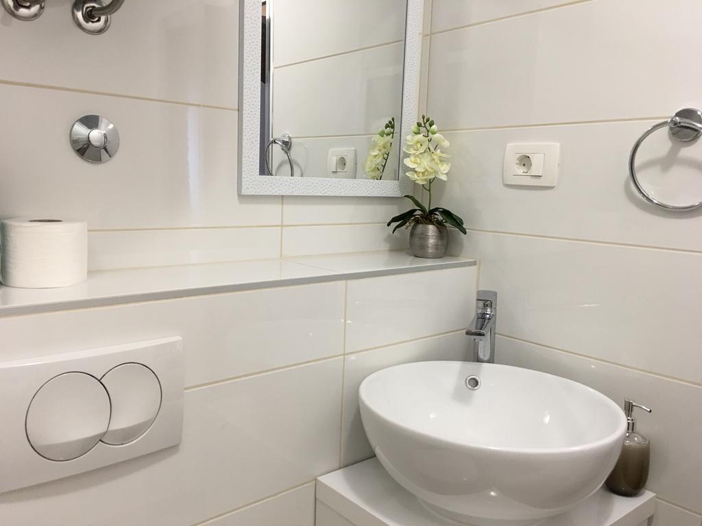 Central Split Rooms And Apartments Paese מראה חיצוני תמונה